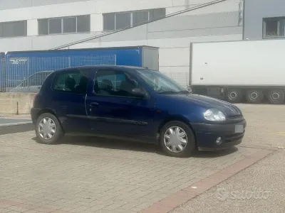 Usata Renault Clio 48 CV (35 kW) 1997 Bluazzurro Utilitaria