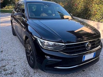 Usata VW Tiguan R-line 150 CV (110 kW) 2021 Nero SUV