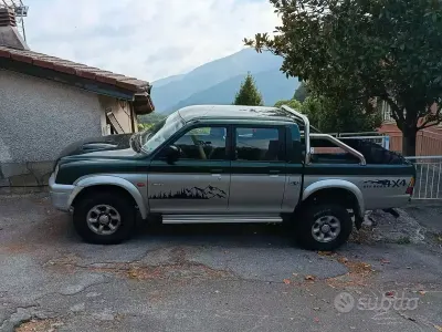 Usata Mitsubishi L200 87 CV (63 kW) 1999 Verde Pick-up