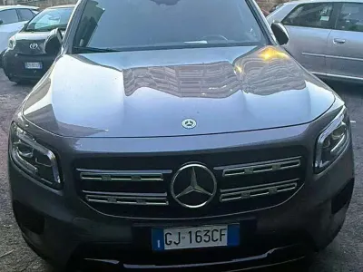 Usata Mercedes GLB200 150 CV (110 kW) 2022 Grigio SUV