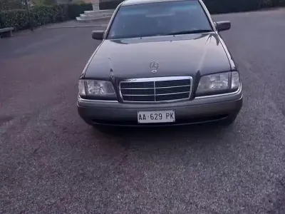Usata Mercedes C180 122 CV (89 kW) 1994 Marrone Berlina