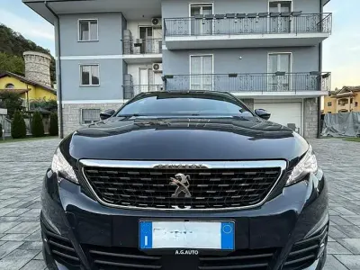 Usata Peugeot 308 GT-line 131 CV (96 kW) 2021 Grigio Berlina