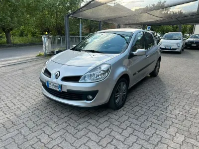 Usata Renault Clio II 86 CV (63 kW) 2009 Giallo Berlina