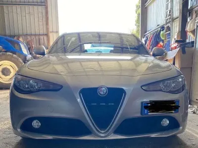 Usata Alfa Romeo Giulia Super 179 CV (131 kW) 2018 Argento Berlina