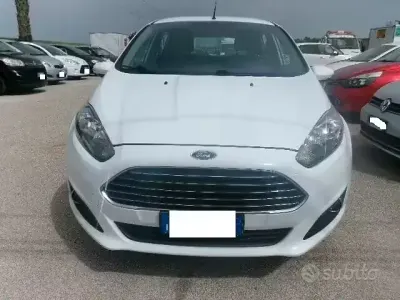 Usata Ford Fiesta Titanium 95 CV (69 kW) 2015 Bianco Utilitaria
