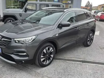 Usata Opel Grandland X Innovation 131 CV (96 kW) 2018 Grigio chiaro SUV