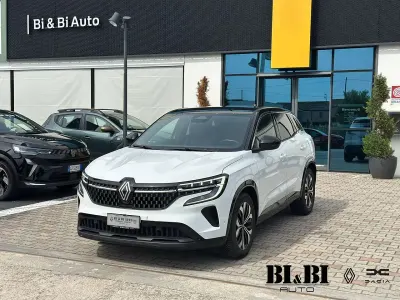 Usata Renault Austral Techno 131 CV (96 kW) 2023 Bianco nacrè/tetto nero SUV