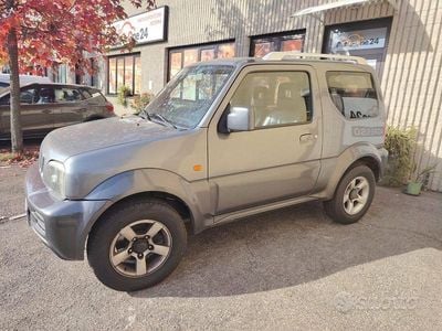 Usata Suzuki Jimny 84 CV (61 kW) 2008 Argento metallizzato SUV