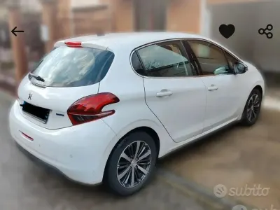 Usata Peugeot 208 Allure 82 CV (60 kW) 2017 Bianco Utilitaria