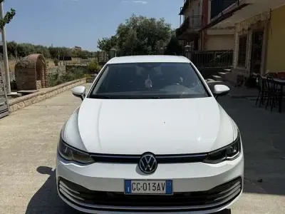 Usata VW Golf VIII Life 116 CV (85 kW) 2021 Bianco Berlina