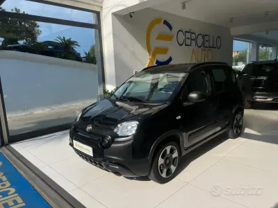 Usata Fiat Panda Cross Cross 69 CV (50 kW) 2022 Nero metallizzato Utilitaria