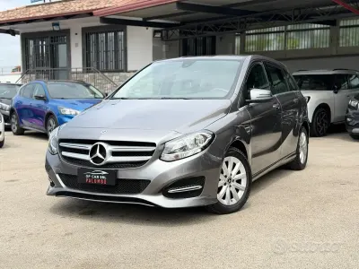 Usata Mercedes B180 109 CV (80 kW) 2018 Grigio Utilitaria