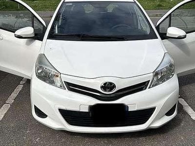 Usata Toyota Yaris Sol 65 CV (47 kW) 2013 Bianco Utilitaria