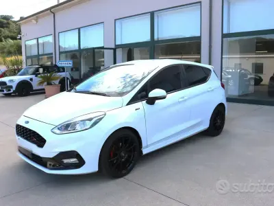 Begagnad Ford Fiesta ST-Line 100 HK (73 kW) 2018 Vit Halvkombi