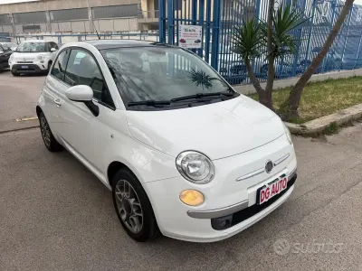 Begagnad Fiat 500 75 HK (55 kW) 2008 Vit Sedan