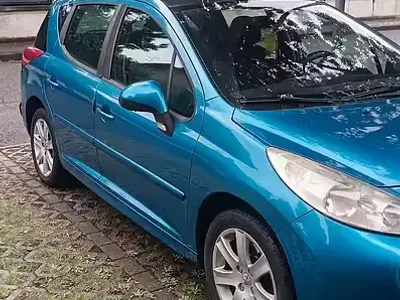 Gebraucht Peugeot 207 90 PS (66 kW) 2008 Blau Kombi