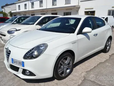 Usata Alfa Romeo Giulietta Distinctive 120 CV (88 kW) 2014 Bianco Utilitaria