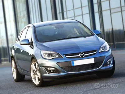 Käytetty Opel Astra Cosmo 101 HP (74 kW) 2015 Musta Sedan