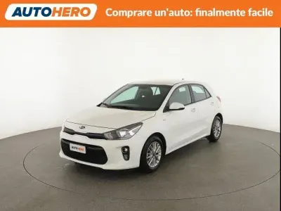 Usado Kia Rio Active 84 HP (61 kW) 2017 Branco Sedan