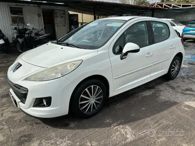 Usata Peugeot 207 73 CV (53 kW) 2012 Bianco Utilitaria