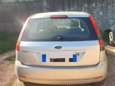 Usata Ford Fiesta Ghia 80 CV (58 kW) 2002 Grigio Utilitaria