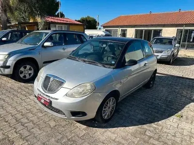 Usata Lancia Ypsilon 75 CV (55 kW) 2007 Grigio Utilitaria