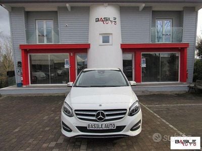 Usata Mercedes B180 Premium 109 CV (80 kW) 2017 Bianco Monovolume