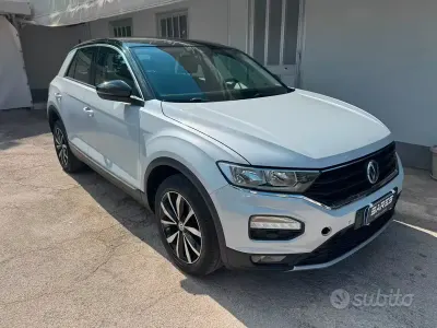 Usata VW T-Roc Style 116 CV (85 kW) 2019 Grigio SUV
