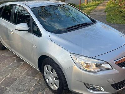 Usata Opel Astra 140 CV (102 kW) 2012 Grigio Utilitaria