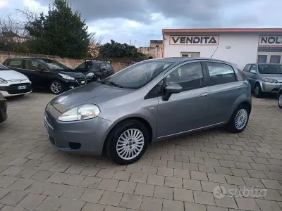 Usata Fiat Grande Punto Dynamic 65 CV (47 kW) 2006 Grigio Utilitaria