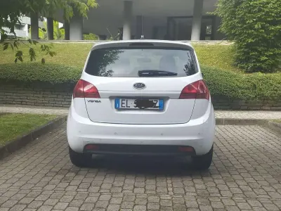 Usata Kia Venga Active 90 CV (66 kW) 2012 Bianco Utilitaria