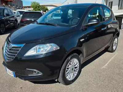 Usata Lancia Ypsilon Gold 80 CV (58 kW) 2014 Nero Utilitaria