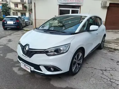 Usado Renault Scénic IV Intens 110 CV (80 kW) 2017 Blanco Monovolumen