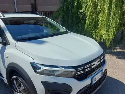 Nuova Dacia Sandero Stepway 101 CV (74 kW) 2025 Bianco Berlina