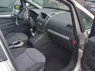 Usata Opel Zafira 105 CV (77 kW) 2005 Grigio Monovolume