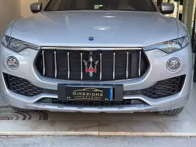 Usata Maserati Levante 275 CV (202 kW) 2017 Grigio SUV