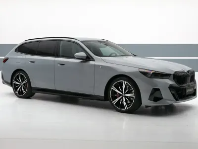 Usado BMW 520 M Sport 197 HP (144 kW) 2024 Cinzento Carrinha