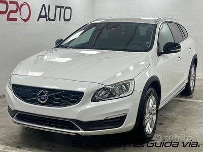 Usata Volvo V60 CC Momentum 150 CV (110 kW) 2017 Bianco Station wagon