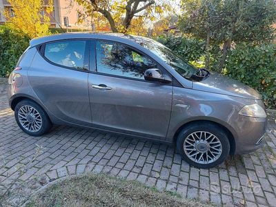 Usata Lancia Ypsilon Gold 95 CV (69 kW) 2012 Grigio Utilitaria