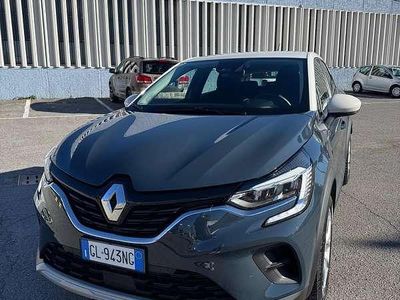 Usata Renault Captur Intens 101 CV (74 kW) 2023 Blu/azzurro SUV