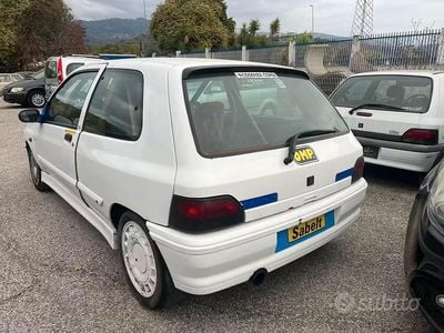 Usata Renault Clio 135 CV (99 kW) 1993 Bianco Utilitaria