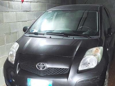 Usata Toyota Yaris Active 90 CV (66 kW) 2011 Grigio Utilitaria