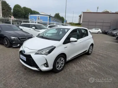 Brugt Toyota Yaris Hybrid Active 73 HK (53 kW) 2019 Hvid Sedan