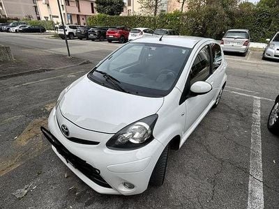 Usata Toyota Aygo Connect Style 68 CV (50 kW) 2014 Bianco Utilitaria