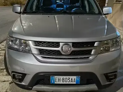 Usata Fiat Freemont 140 CV (102 kW) 2011 Grigio SUV