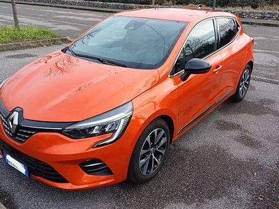 Brugt Renault Clio V Techno 90 HK (66 kW) 2023 Orange Sedan