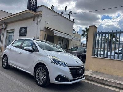 Usata Peugeot 208 Allure 82 CV (60 kW) 2016 Argento Utilitaria