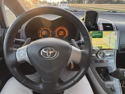 Usata Toyota Auris 90 CV (66 kW) 2007 Grigio Utilitaria