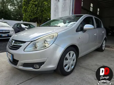 Usata Opel Corsa Cosmo 80 CV (58 kW) 2009 Argento Utilitaria