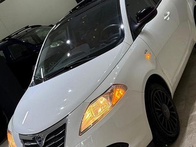 Usata Lancia Ypsilon 69 CV (50 kW) 2014 Bianco Utilitaria